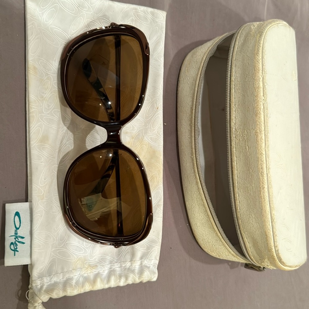 Oakley women’s sunglasses